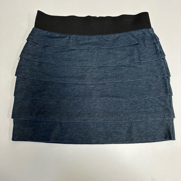 Express mini skirt. - Picture 1 of 4